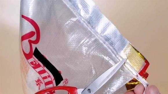 Trước hết, bạn cần phân biệt rõ “đường đơn” và “đường kép” trên miệng bao. 