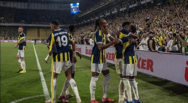 Feyenoord giành chiến thắng tưng bừng.