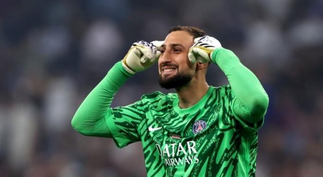 Donnarumma rời PSG trong sự thất vọng.