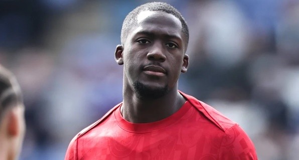 Konate vẫn chưa gia hạn với Liverpool. 