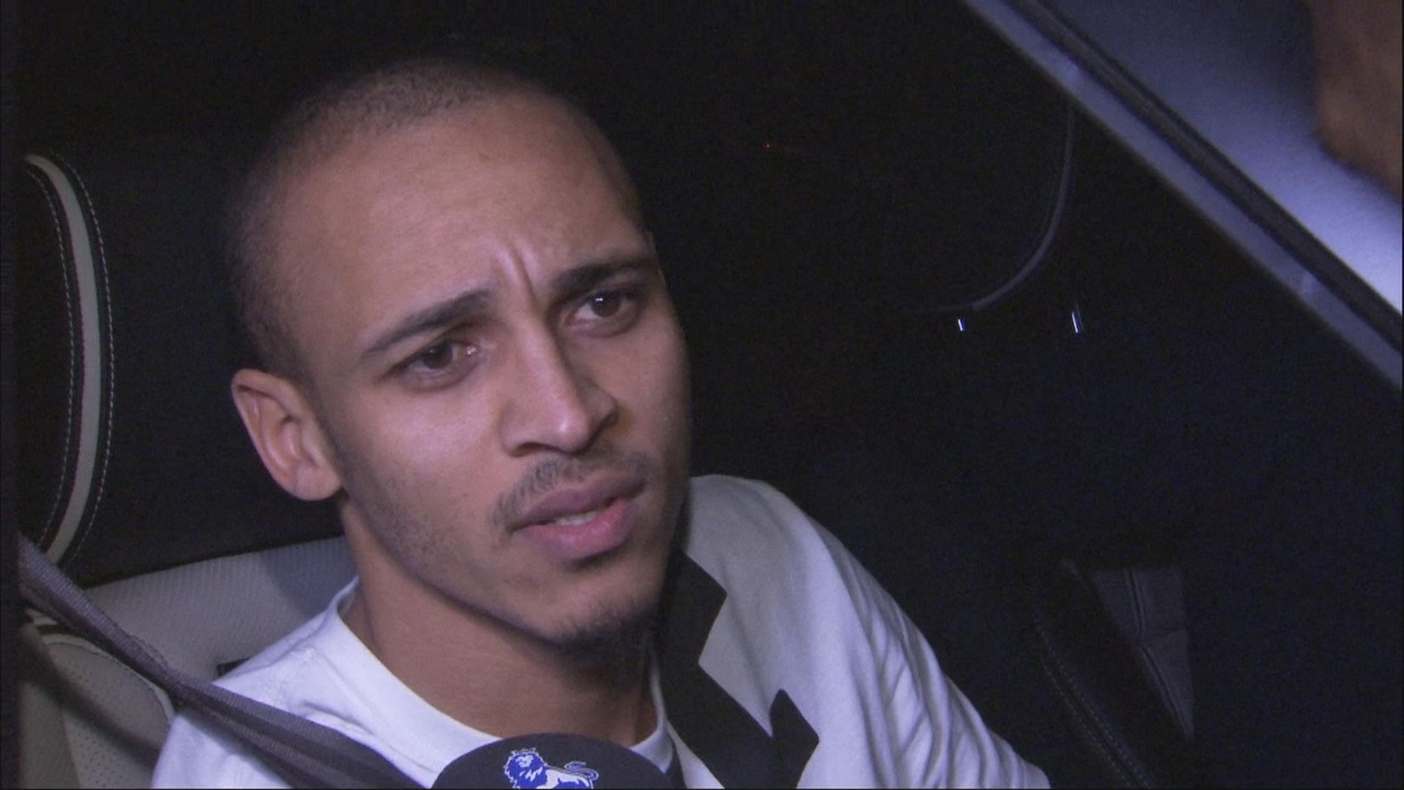 Peter Odemwingie đã bị chế giễu bởi vụ lái xe đến đội bóng mới.