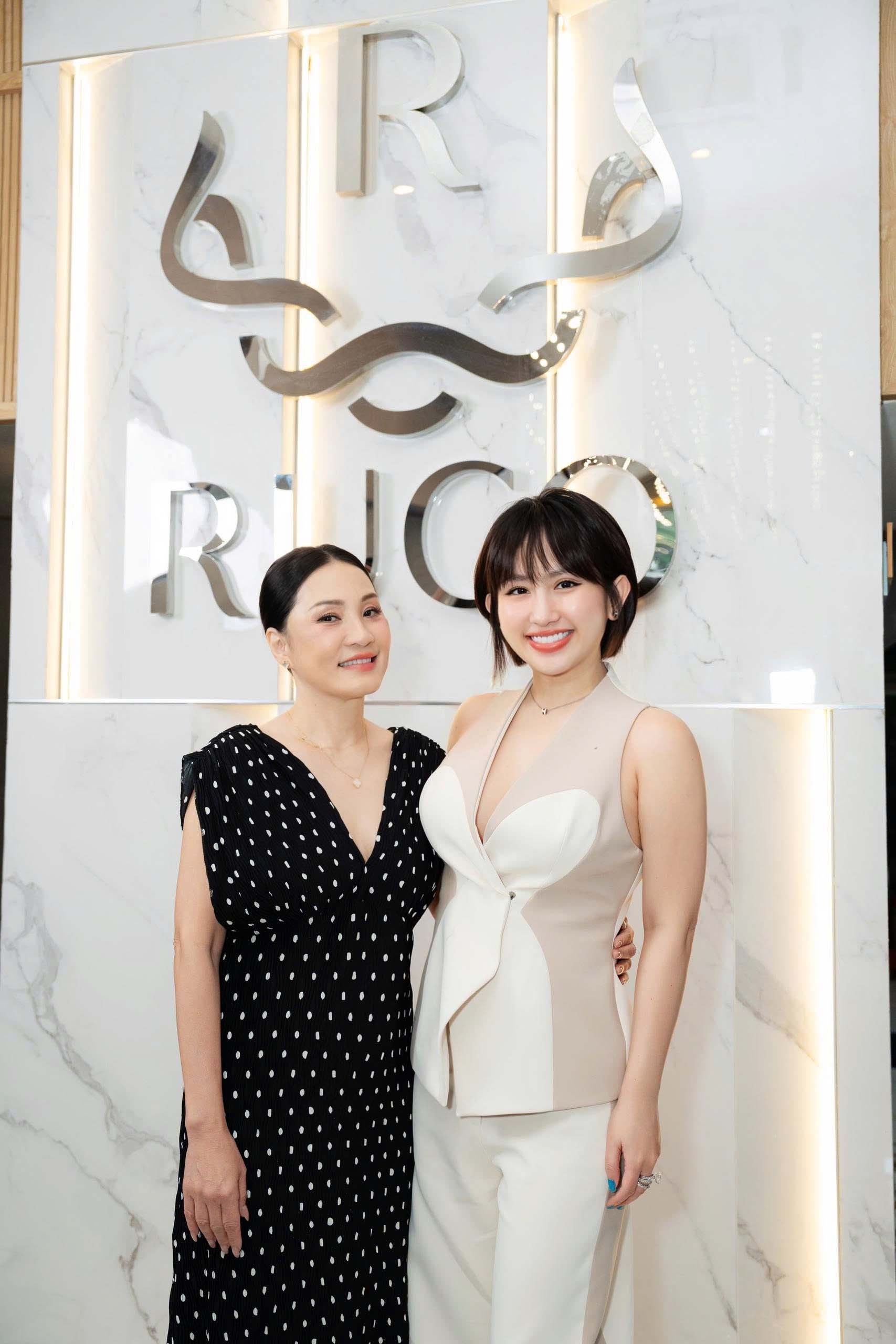 CEO TRÂM NGUYỄN VÀ NGHỆ SĨ HỒNG ĐÀO (1)