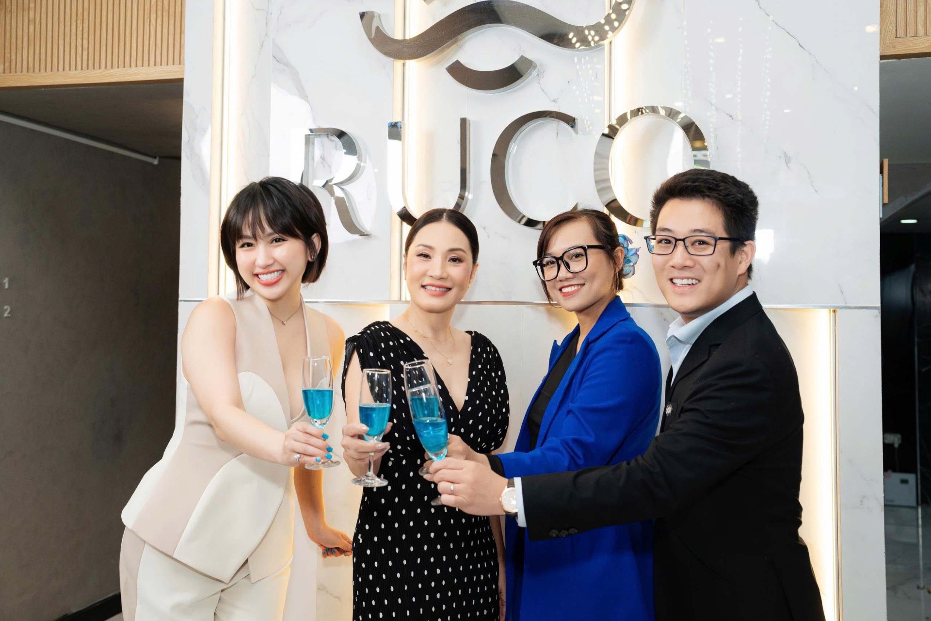 CEO TRÂM NGUYỄN VÀ NGHỆ SĨ HỒNG ĐÀO CÙNG ÔNG VIỆT ANH (1)