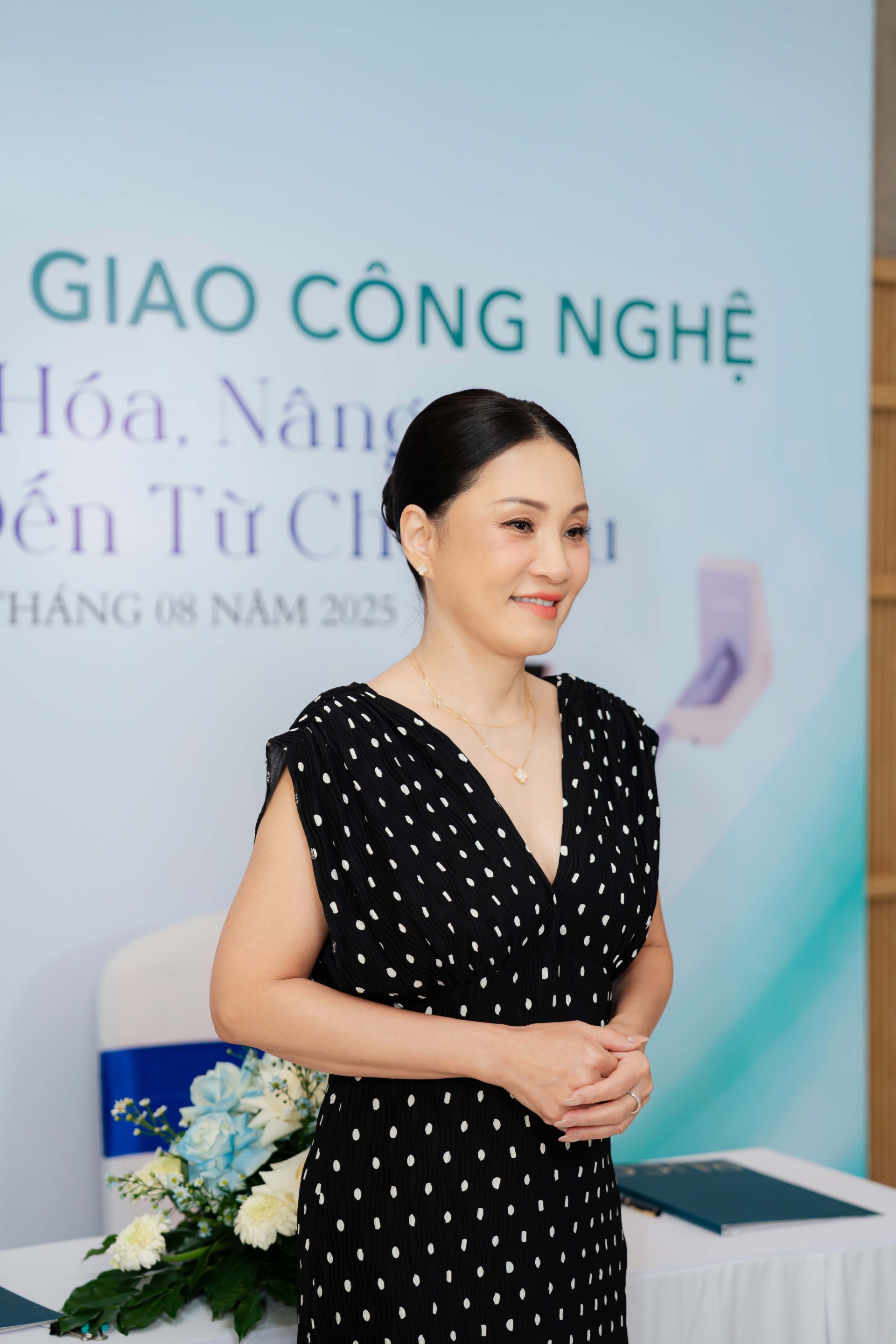 DIỄN VIÊN HÔNG ĐÀO (1)