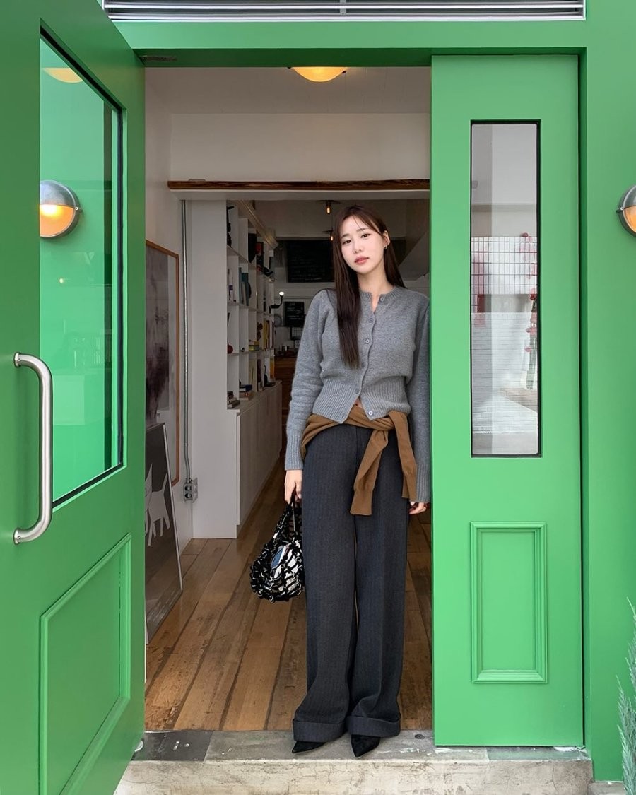 Chất liệu mỏng nhẹ của cardigan rất phù hợp với thời tiết ấm áp.