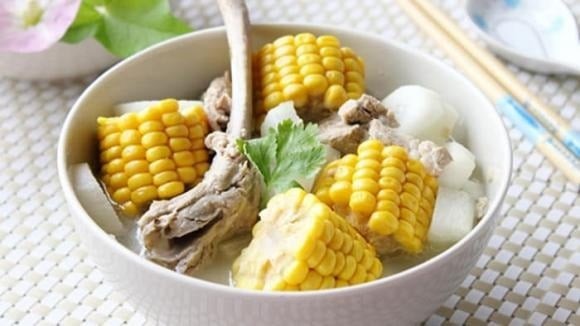 Giàu tinh bột, chất xơ, vitamin và khoáng chất, khoai mỡ đặc biệt tốt cho hệ tiêu hóa, hỗ trợ bổ tỳ vị, tăng miễn dịch, điều hòa đường huyết.
