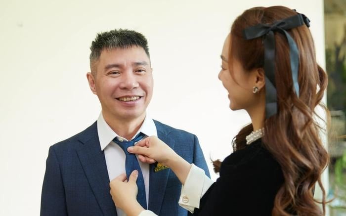 Bà xã Công Lý xúc động với món quà đặc biệt từ chồng