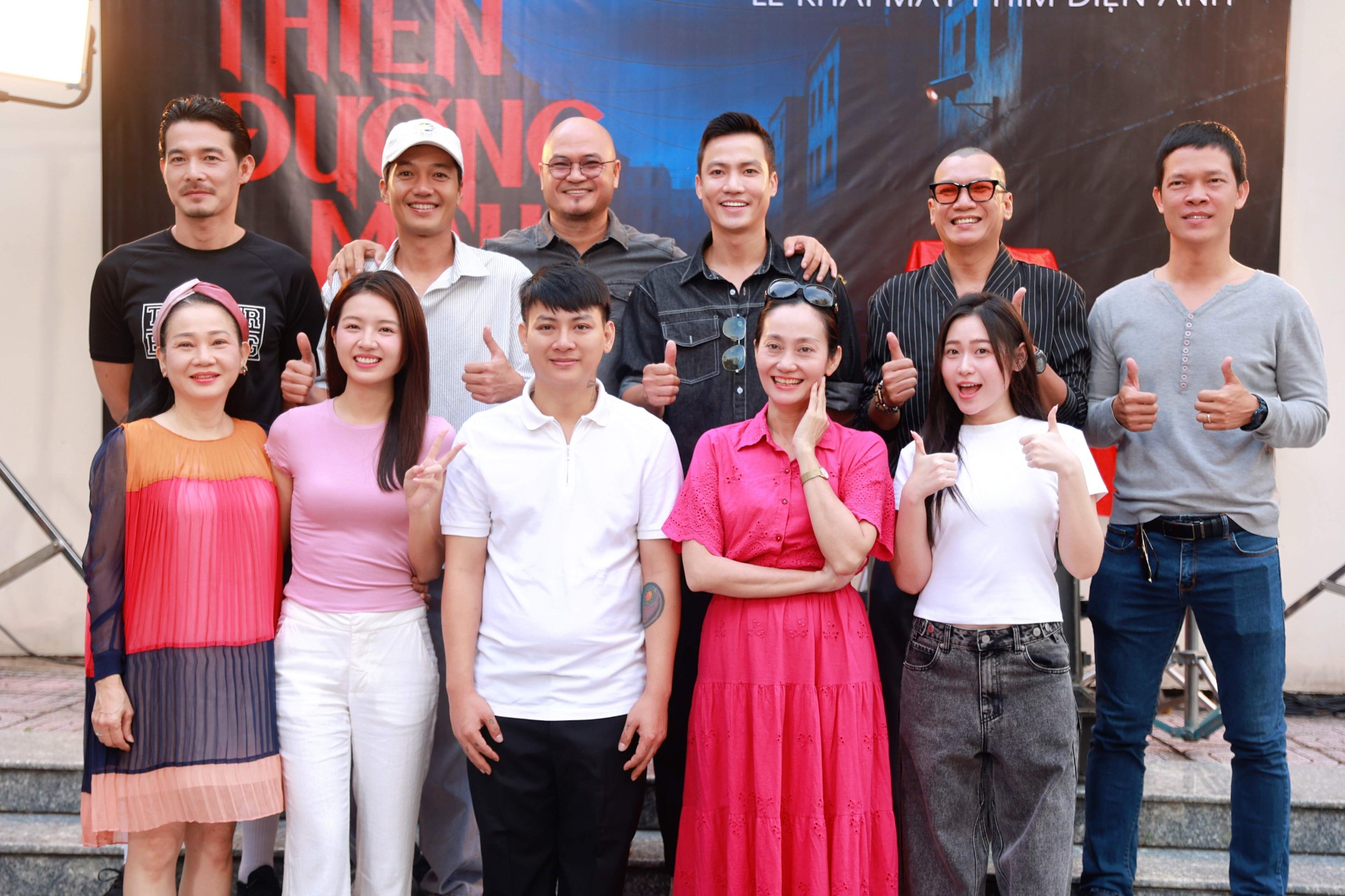 Hàng trên (từ trái s