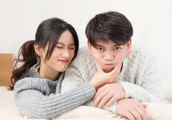 Sự lạnh nhạt kéo dài khiến người chồng cảm thấy mình không còn vị trí trong trái tim vợ, dễ thu mình lại và dần mất đi mong muốn duy trì mối quan hệ.

