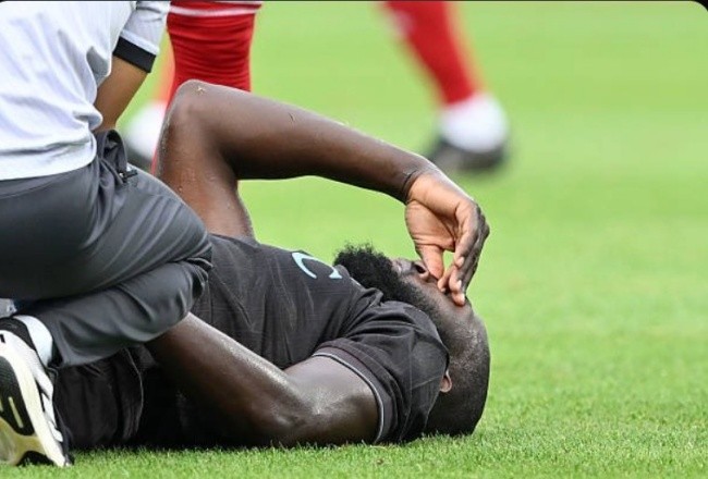 Lukaku dính chấn thương.