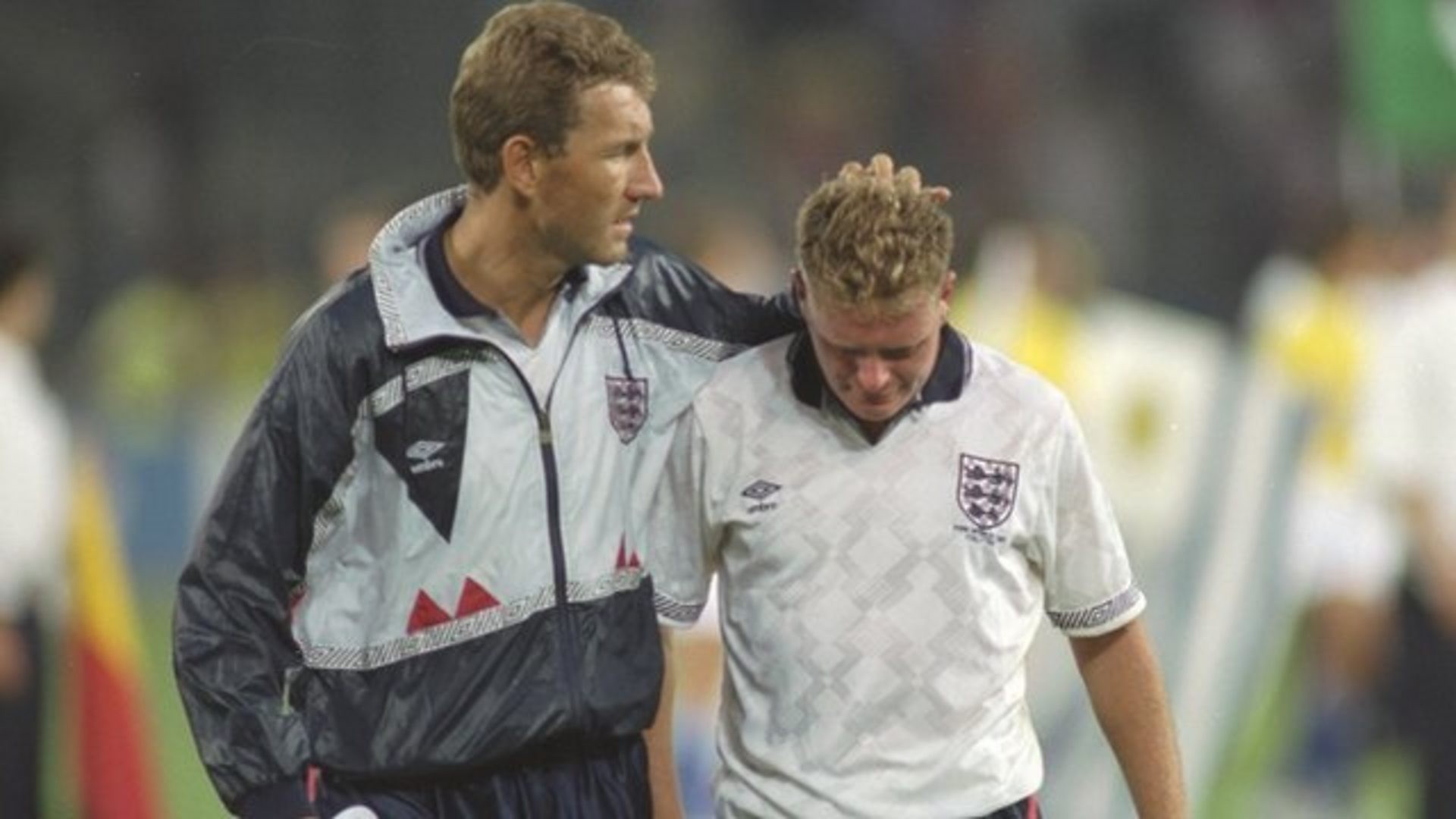 Khoảnh khắc Paul Gascoigne rơi lệ vì bị phạt thẻ vàng ở World Cup 1990 để lại ký ức khó phai với những người hâm mộ bóng đá.