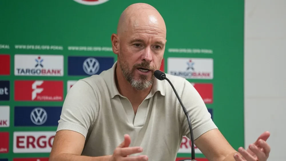Ten Hag vừa có trận ra mắt chính thức cho Bayer.