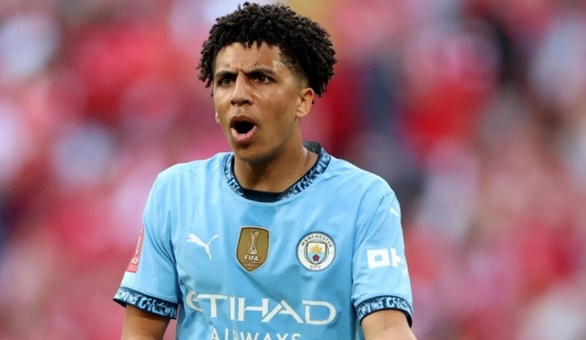Rico Lewis lọt tầm ngắm Nottingham.