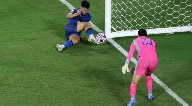 Galatasaray gửi lời đề nghị hỏi mua Ederson tới Man City.