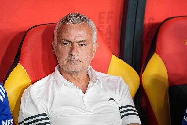 Fenerbahce của Mourinho bị