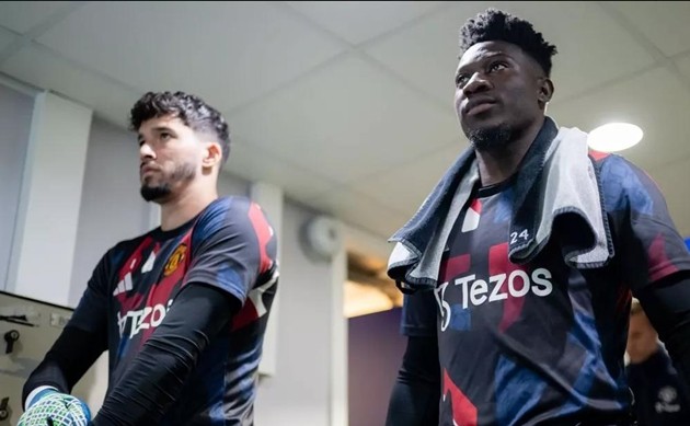 Cuộc chiến nơi khung gỗ Manchester United chưa ngã ngũ.
