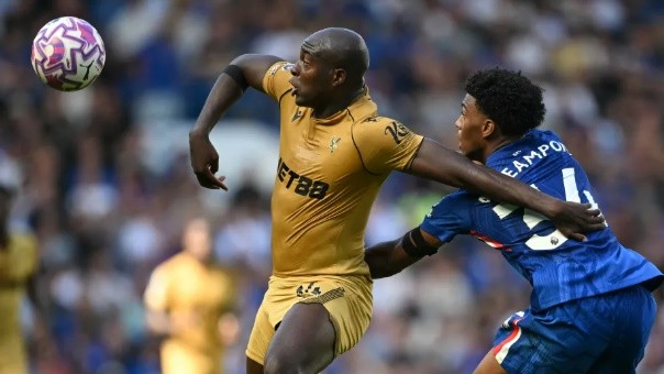 Perry Groves cho rằng Mateta xứng đáng lĩnh thẻ vàng thứ 2.