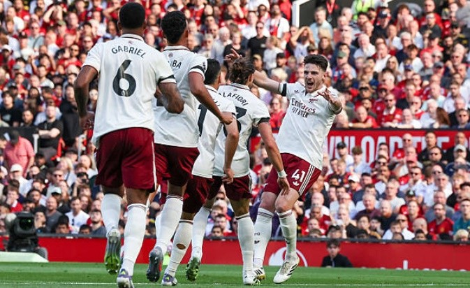 Arsenal giành chiến thắng tối thiểu trên sân MU. 