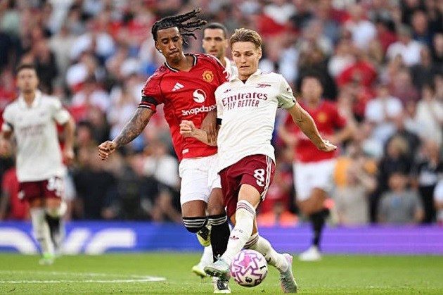 Martin Odegaard (7.8): Có vài pha xử lý gợi nhớ phong độ mùa 2023/24, nhưng thiếu sự ổn định để tạo khác biệt xuyên suốt trận.
