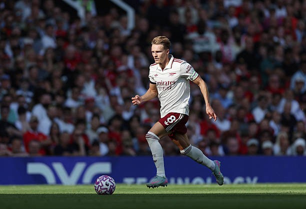 Odegaard đã có những đóng góp thầm lặng trước Man Utd.