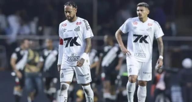 Neymar bật khóc sau trận thua thảm hại.