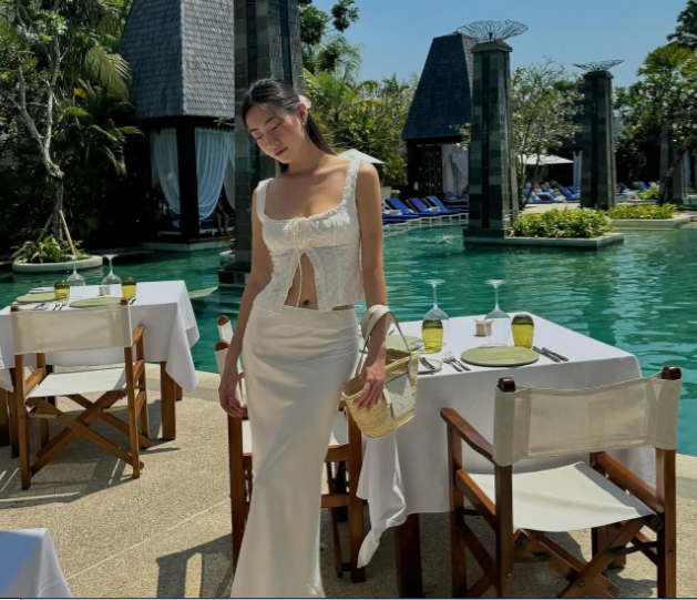 Không muốn phối đồ phức tạp, chị em hãy tham khảo set đồ trên để tự tin xuống phố.
