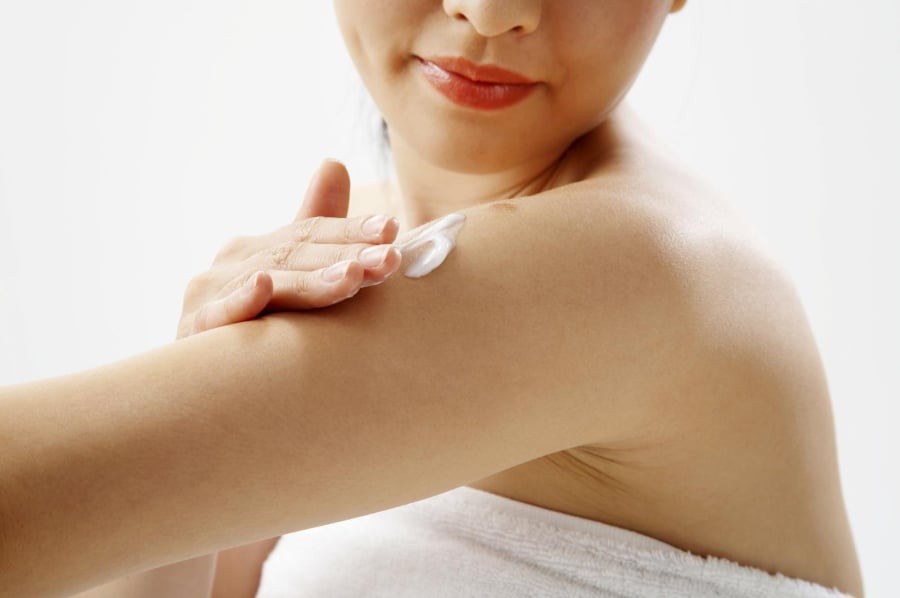 Hãy tập thói quen thoa kem chống nắng body mỗi ngày