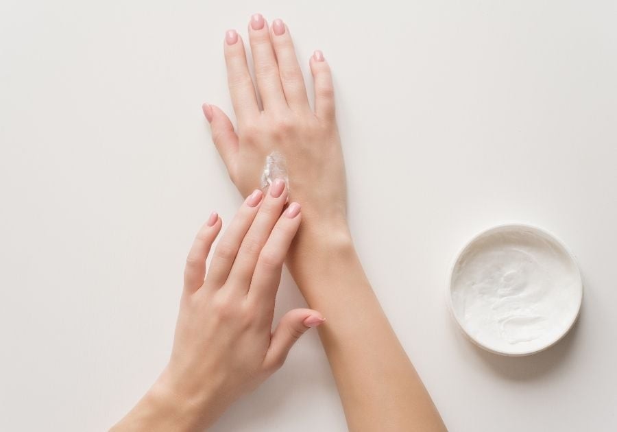 Trước hết, bước làm sạch luôn đóng vai trò quan trọng.