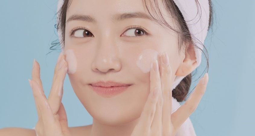 Từ khi rửa tay thật kỹ với xà phòng trước khi rửa mặt, da giảm hẳn mụn viêm và mụn đầu trắng, bề mặt da cũng mịn hơn.