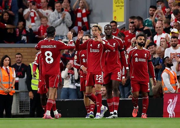 Hàng công Liverpool bùng nổ trước Bournemouth, nhưng tuyến sau lại chơi tệ.