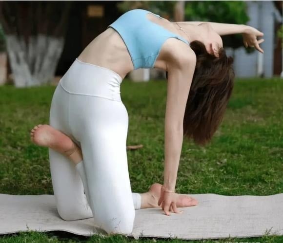 Yoga không chỉ là hành trình rèn luyện thể chất mà còn mở ra một môi trường giao lưu đặc biệt.