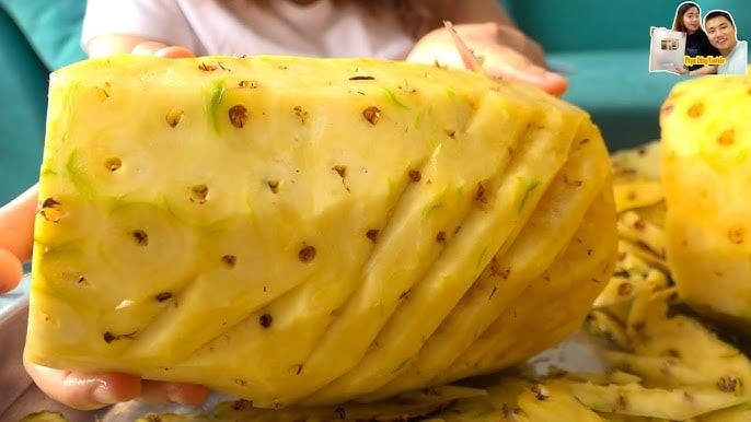Dứa vừa có thể ăn trực tiếp, vừa dùng để chế biến nước ép, nấu canh, làm món ăn mặn ngọt đều hợp.