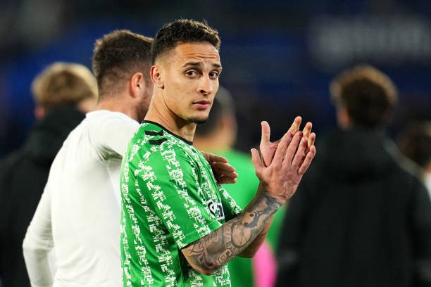 Antony vẫn chưa thể rời Man Utd. 