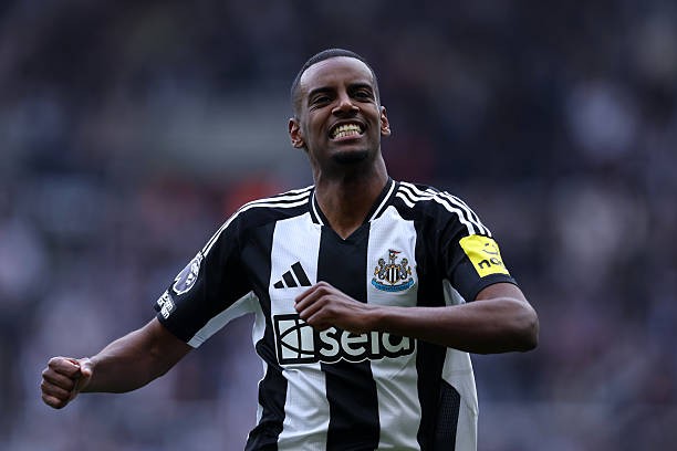 Liverpool vẫn nên theo đuổi Isak.