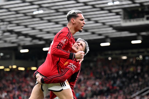 Antony và Garnacho đều đang đứng trước cánh cửa rời khỏi Old Trafford.