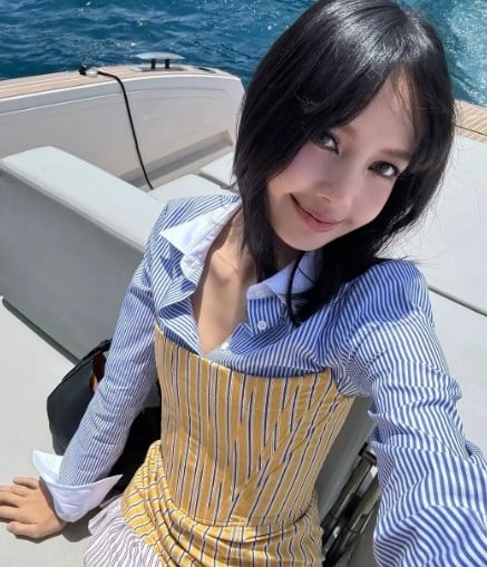 Sự kết hợp khác cũng gây ấn tượng mạnh mẽ là xanh dương và vàng.