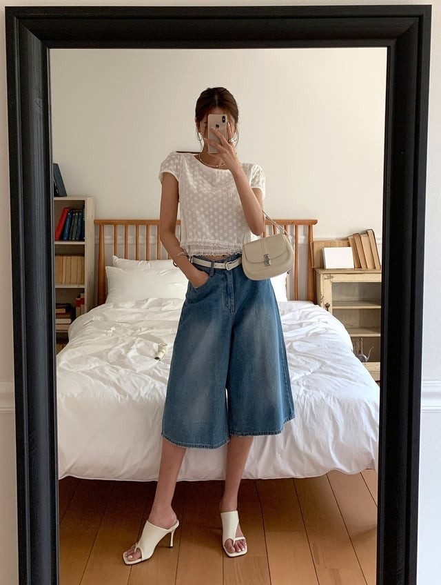 Ngoài quần jeans dáng dài quen thuộc, các nàng có thể thử sức với kiểu jeans lửng mang hơi hướng retro