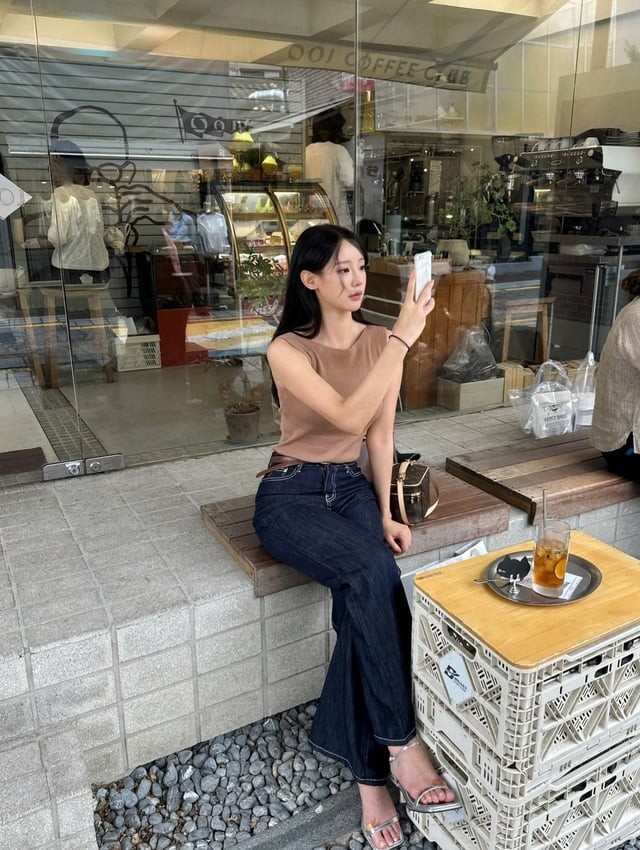 Áo gile len tăm là item không thể thiếu.