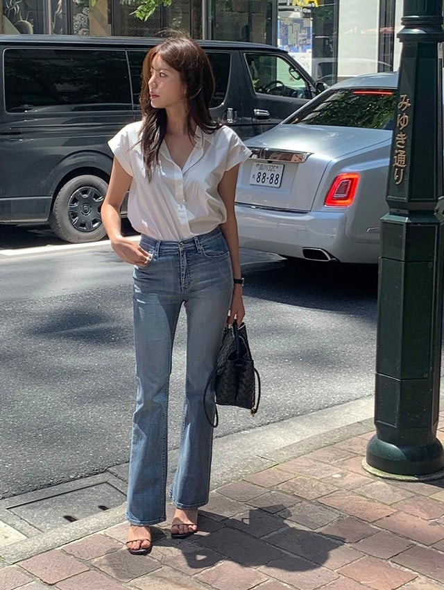Chỉ cần sơ vin gọn gàng, nàng đã có thể tự tin từ văn phòng ra phố.