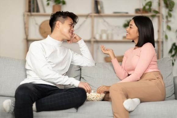 Khi có mâu thuẫn, các cặp đôi theo mô hình hôn nhân kiểu mới không chọn im lặng hay tranh cãi gay gắt.