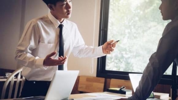 Một đặc điểm khác của EQ thấp là luôn muốn thắng trong mọi cuộc tranh luận.