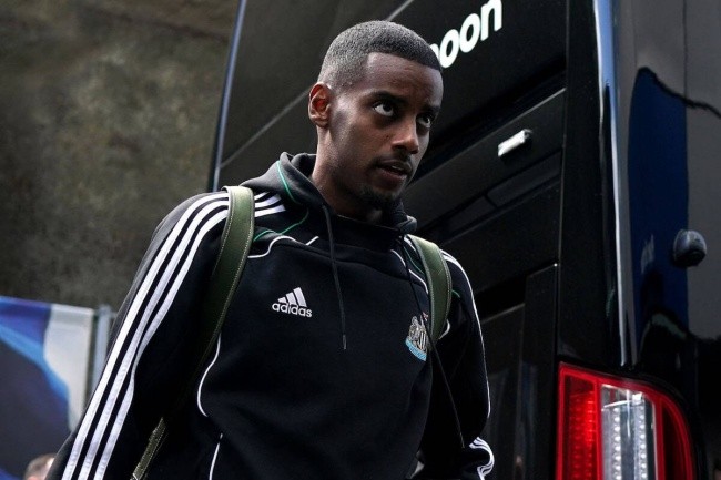 Liverpool theo đuổi Isak.