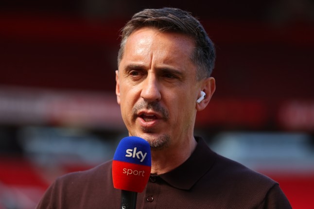 Neville quan ngại về hàng công của Arsenal.