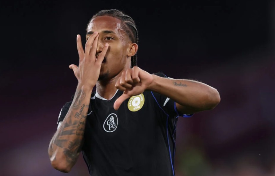 Joao Pedro có màn trình diễn thăng hoa khi được HLV Enzo Maresca kéo xuống đảm nhận vai trò số 10.