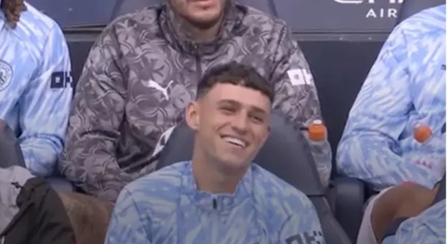 Foden bật cười sau khi Man City nhận bàn thua thứ hai.
