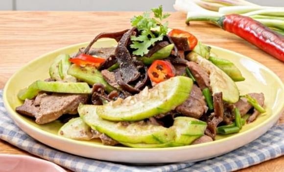 Mặc dù có hàm lượng cholesterol cao, không thể phủ nhận gan gà là một thực phẩm rất giàu dinh dưỡng.