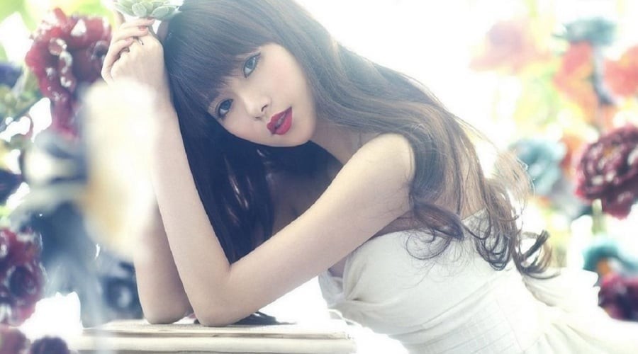 Trong tình yêu và hôn nhân, sự xuất hiện của “người thứ ba” là điều khó chấp nhận.
