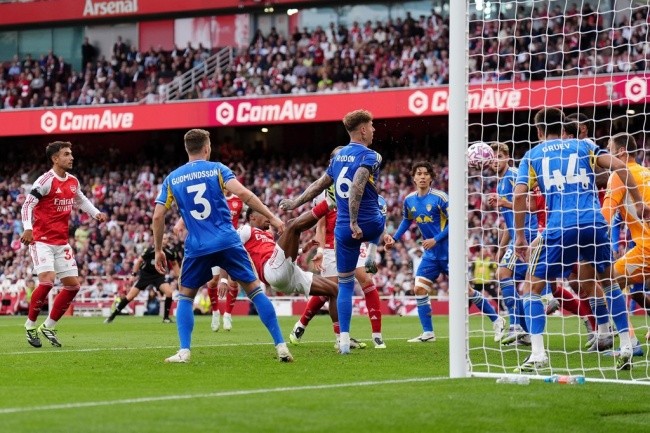 Timber ấn định tỷ số 4-0 cho Arsenal.