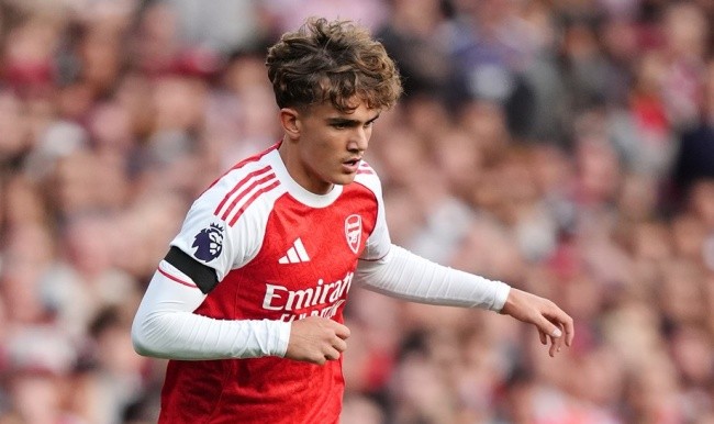 Max Dowman trong màu áo Arsenal.