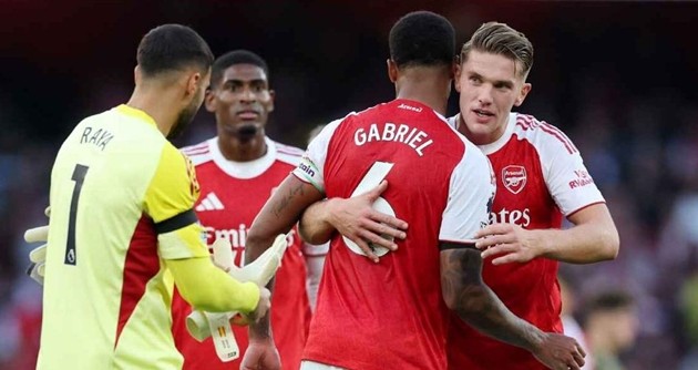 Arsenal thắng tưng bừng Leeds United trên sân nhà.